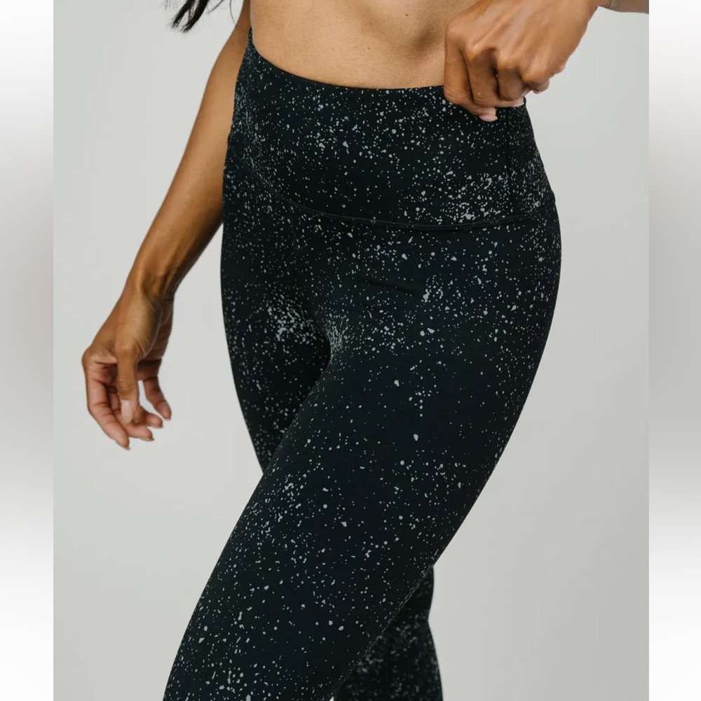 Zyia Black Reflective Light n Tight Hi-rise 24" Leggings Sz 8-10